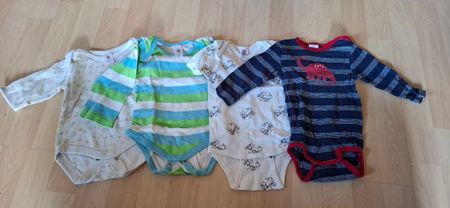 4 Bodys, Gr. 74/80, Baumwolle, u.a.Sanetta