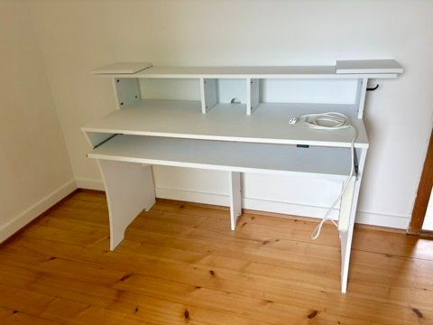 Bureaux: Weisser Schreibtisch / Studiotisch – D'occasion à Uster par eli_fnh2