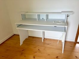 Weisser Schreibtisch / Studiotisch