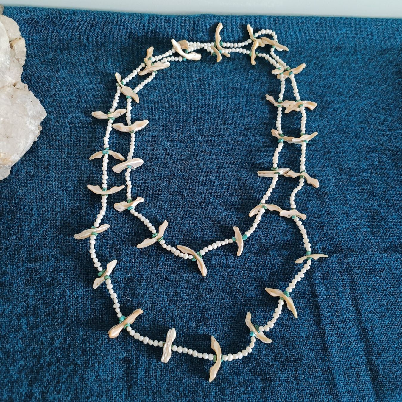 Catenine: Elegante Perlenkette mit Perlmutt und Türkis – Usato da Birr venduto da sen_8djr 4