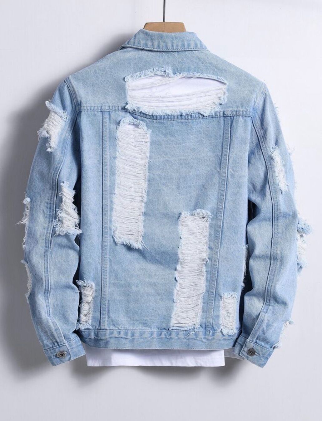 Giacche: Distressed Light-Wash Denim Jacket – Usato da Sion venduto da yasir.2021 1