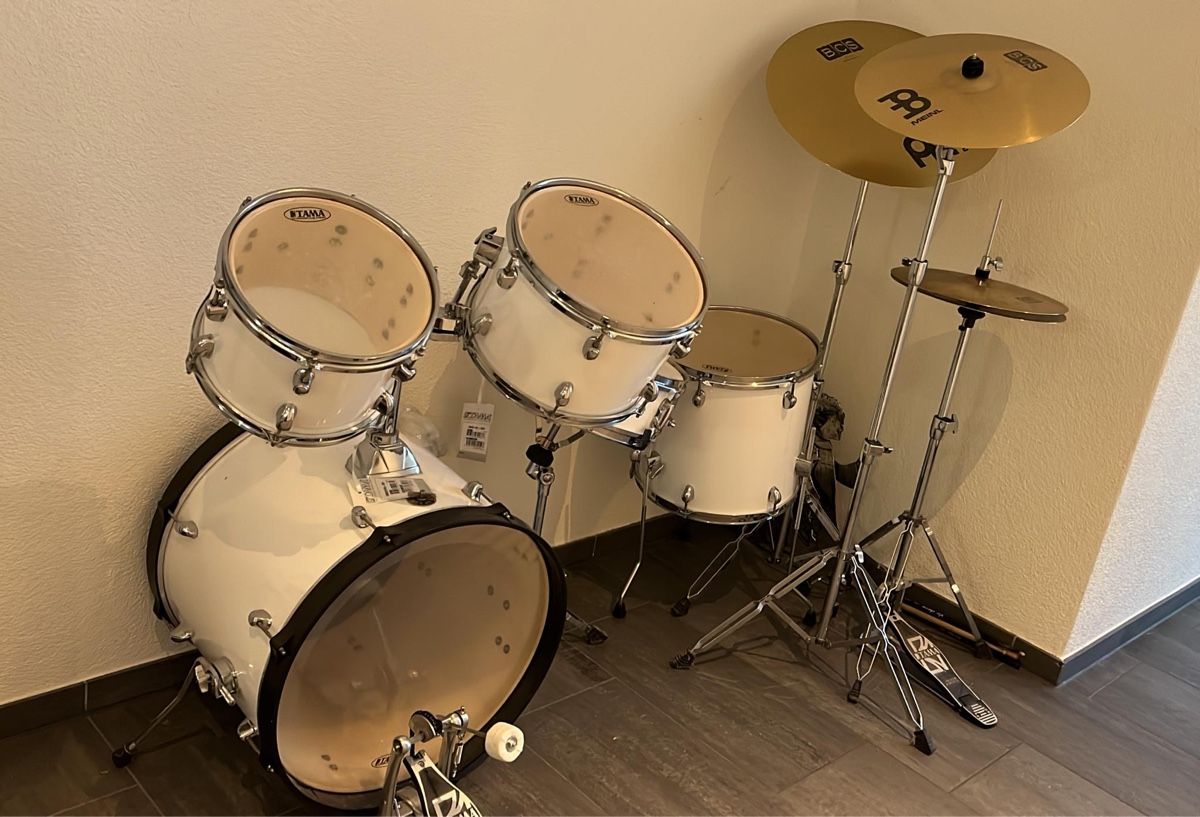 Strumenti musicali: Schlagzeug TAMA – Usato da Brunnen venduto da Enriques