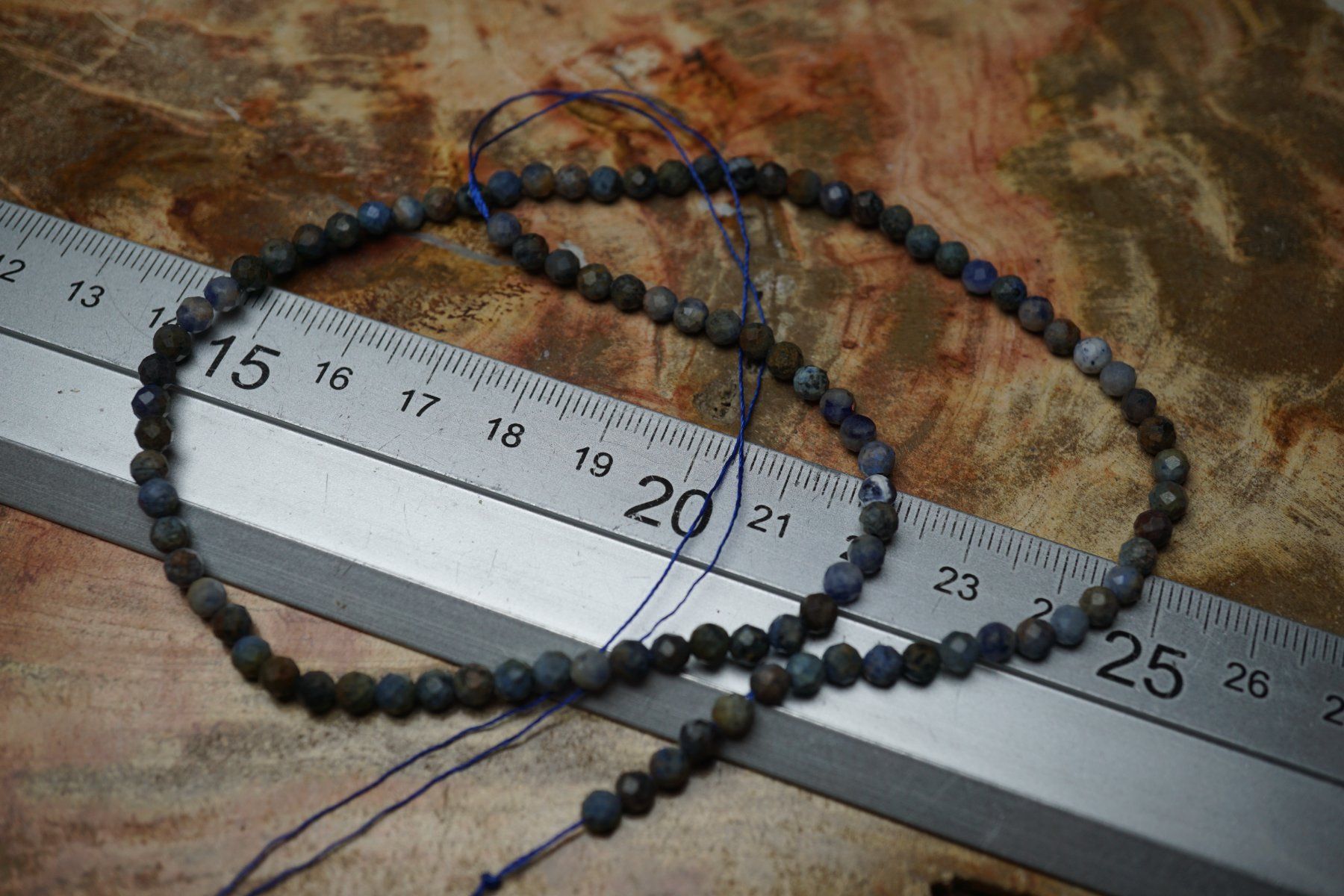 Pietre preziose: Dumortierit  Facettiert  4mm  Strang TOPSTONE  RAR – Nuovo e nell'imballaggio originale da Eschenbach SG venduto da topstone 5