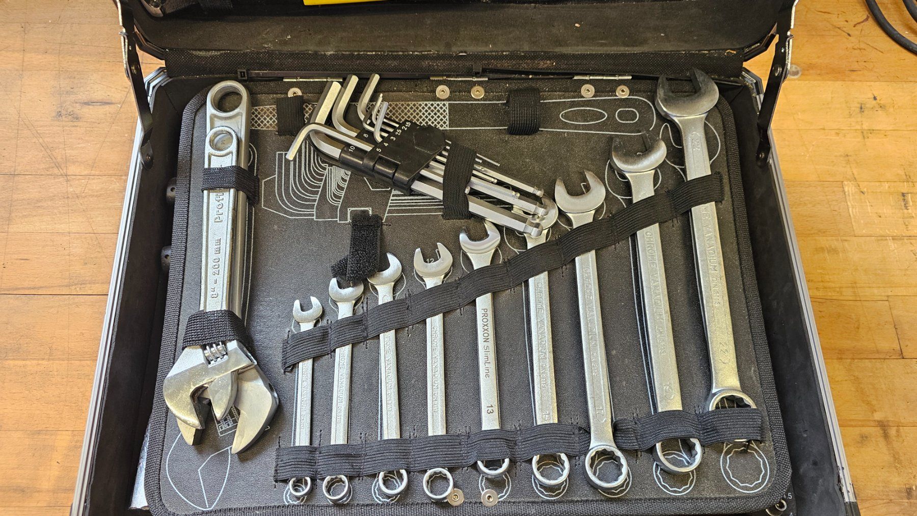 Tutti gli attrezzi: Werkzeugkoffer TOOLBOX inkomplett – Usato da Diessenhofen venduto da Osio 4