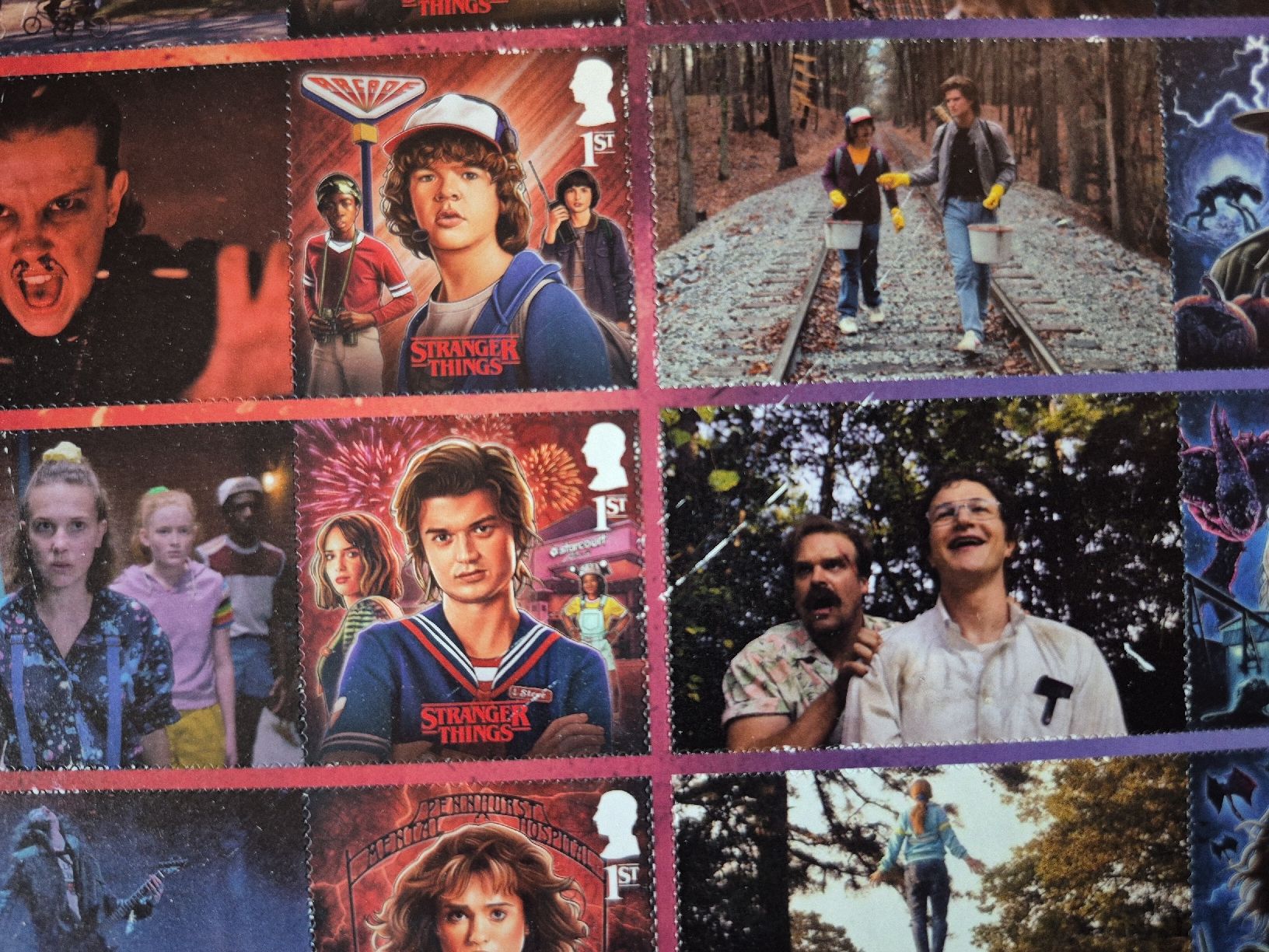 Tutti i francobolli: Stranger Things Briefmarken Set im Rahmen: beschädigt – Difettoso da Seuzach venduto da Xauberai 2