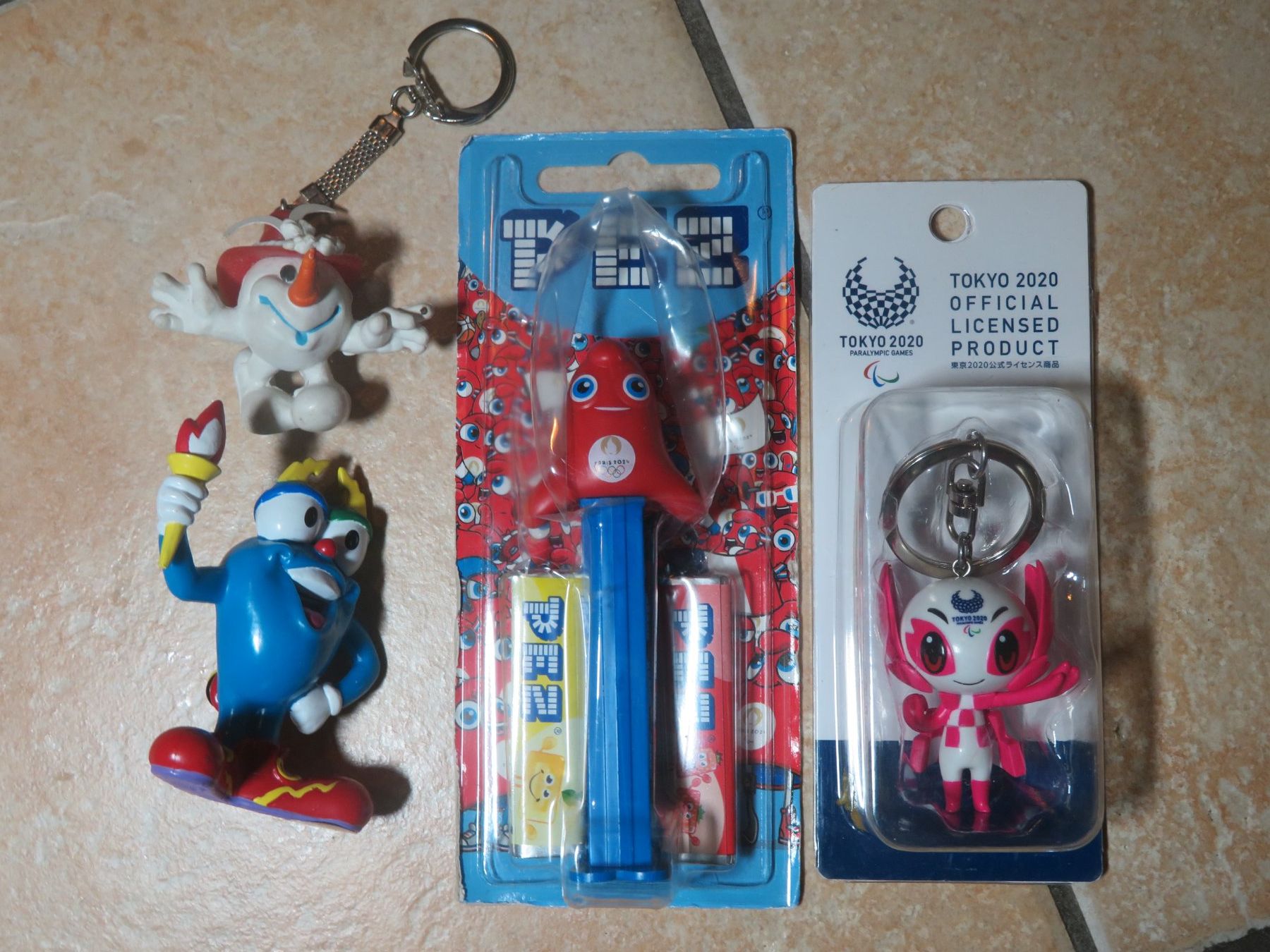 Portachiavi: 4 porte clés figurines mascottes olympiques – Usato da Genève venduto da arnoo