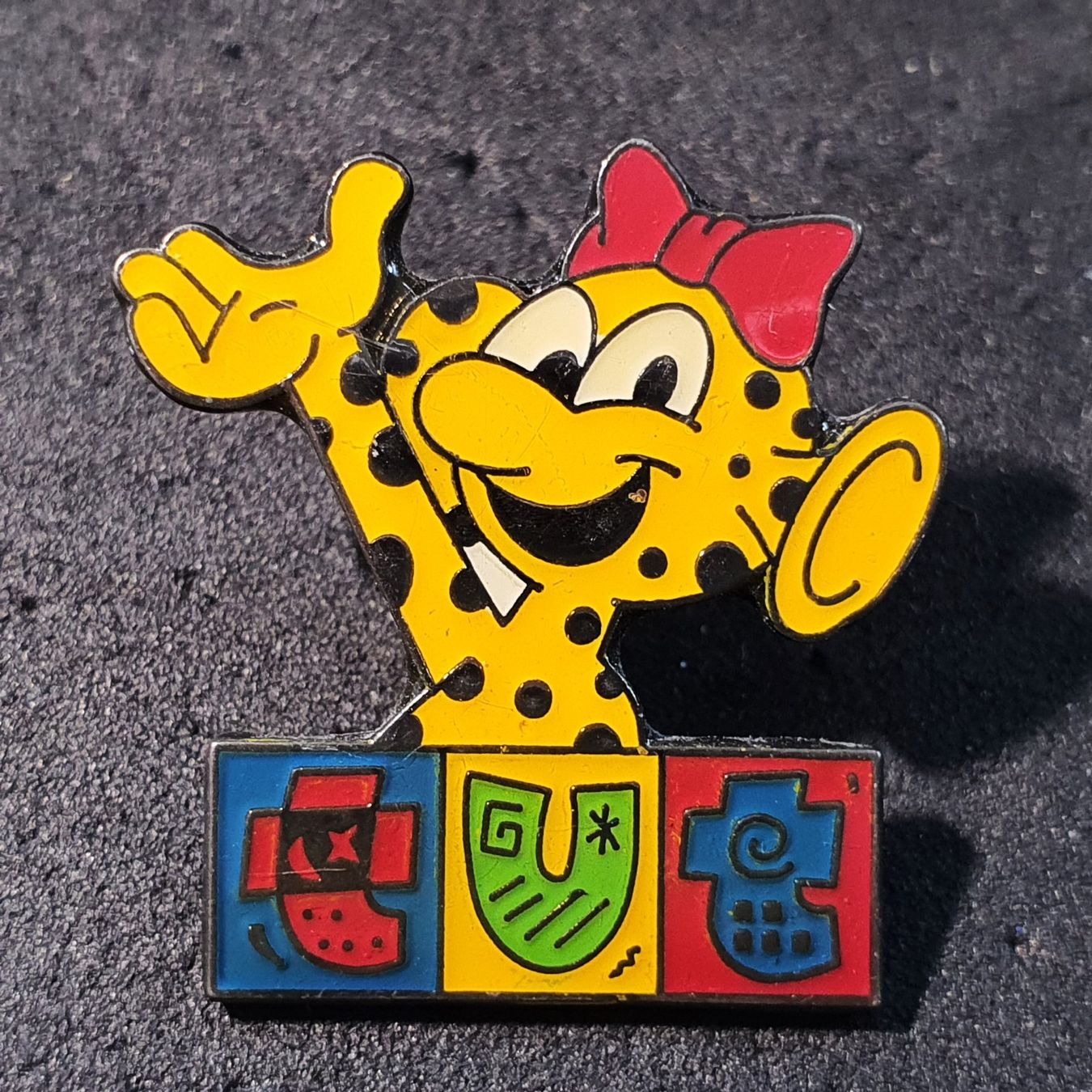Placchette & Badge: W418 - Pin tut Heftli Figur – Usato da Reinach BL venduto da Boston-Verkauf