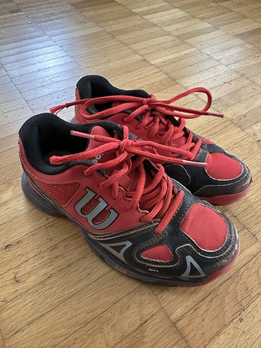 Schuhe für Jungen: Wilson Tennisschuh Kinder Gr.31,5 – Gebraucht aus Wettingen von chatzegras