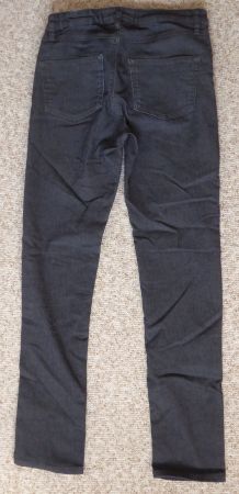 Schicke Jeans, Gr. 146 schwarz, leichter Stoff, wie neu