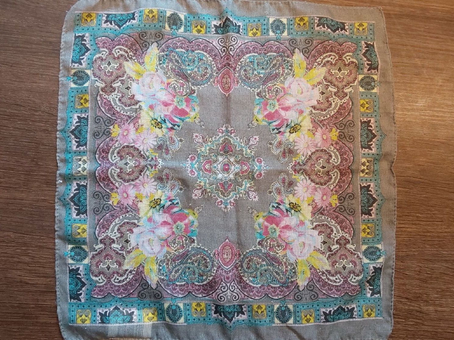 Foulards & écharpes: Pochettli Einstecktuch Polyester – D'occasion à Köniz par scopello12