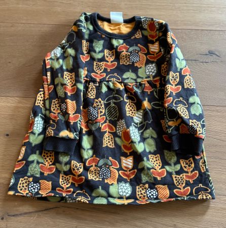 Geblumtes langarm Kleid