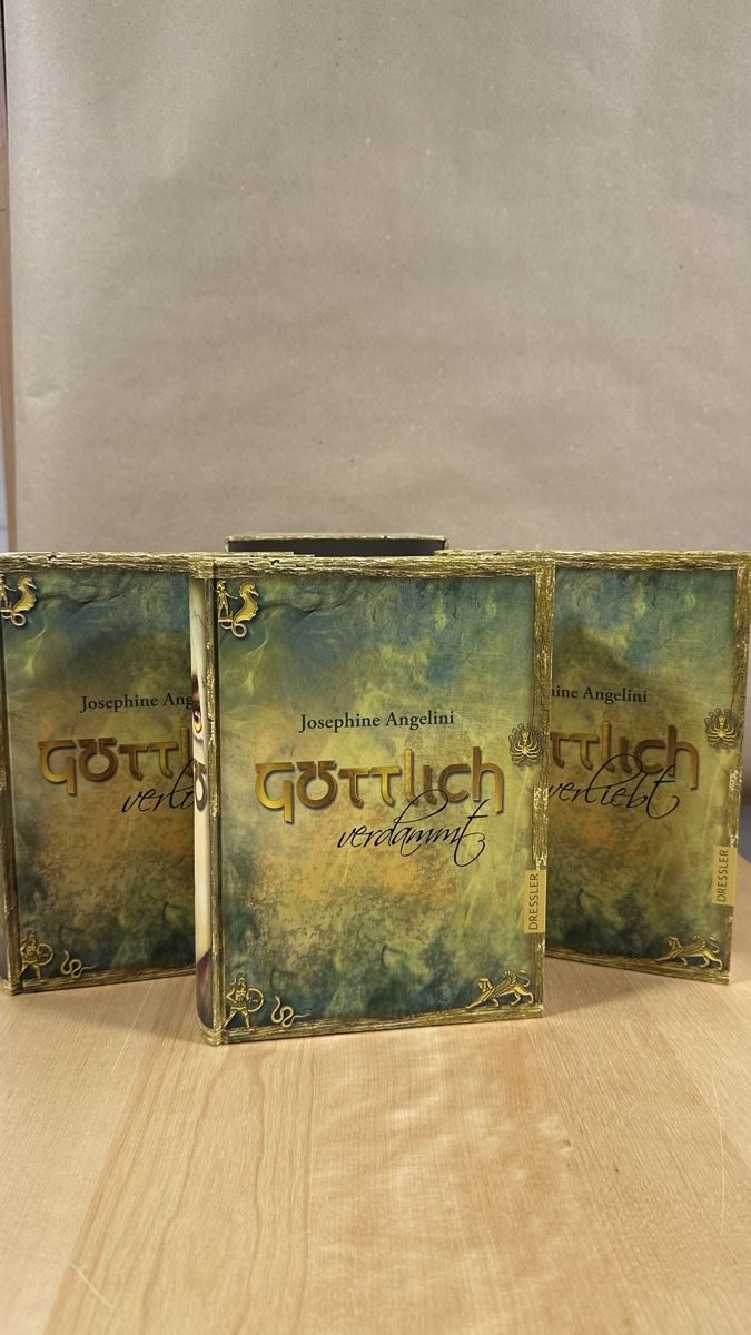 Libri: Göttlich-Trilogie Schuber - Josephine Angelini – Usato da Schönenwerd venduto da palaceofwords 1