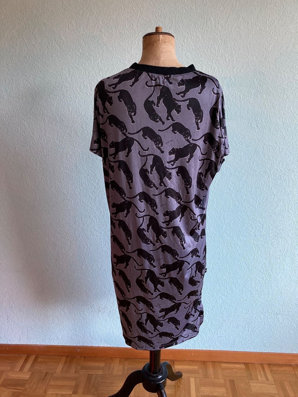 Vestiti: Robe imprimé panthères taille M – Usato da Genève venduto da ct_fqr8 1