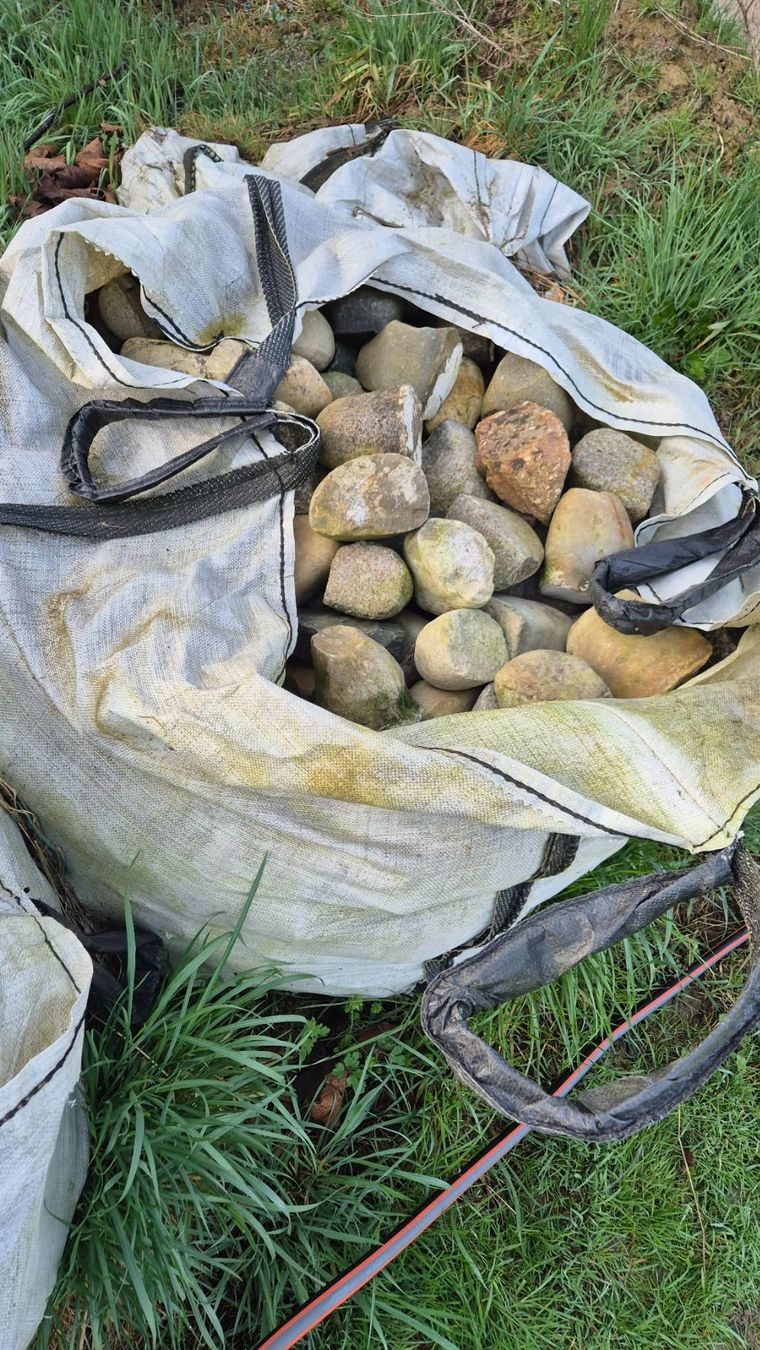 Pietre & tegole: Galets du Rhin pour pavage – Nuovo e nell'imballaggio originale da Lausanne venduto da pie_9pj2 3