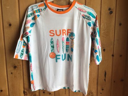 T-Shirt Surf Fun mit Surfbrett Print Grösse 12/13 Jahr  NEU