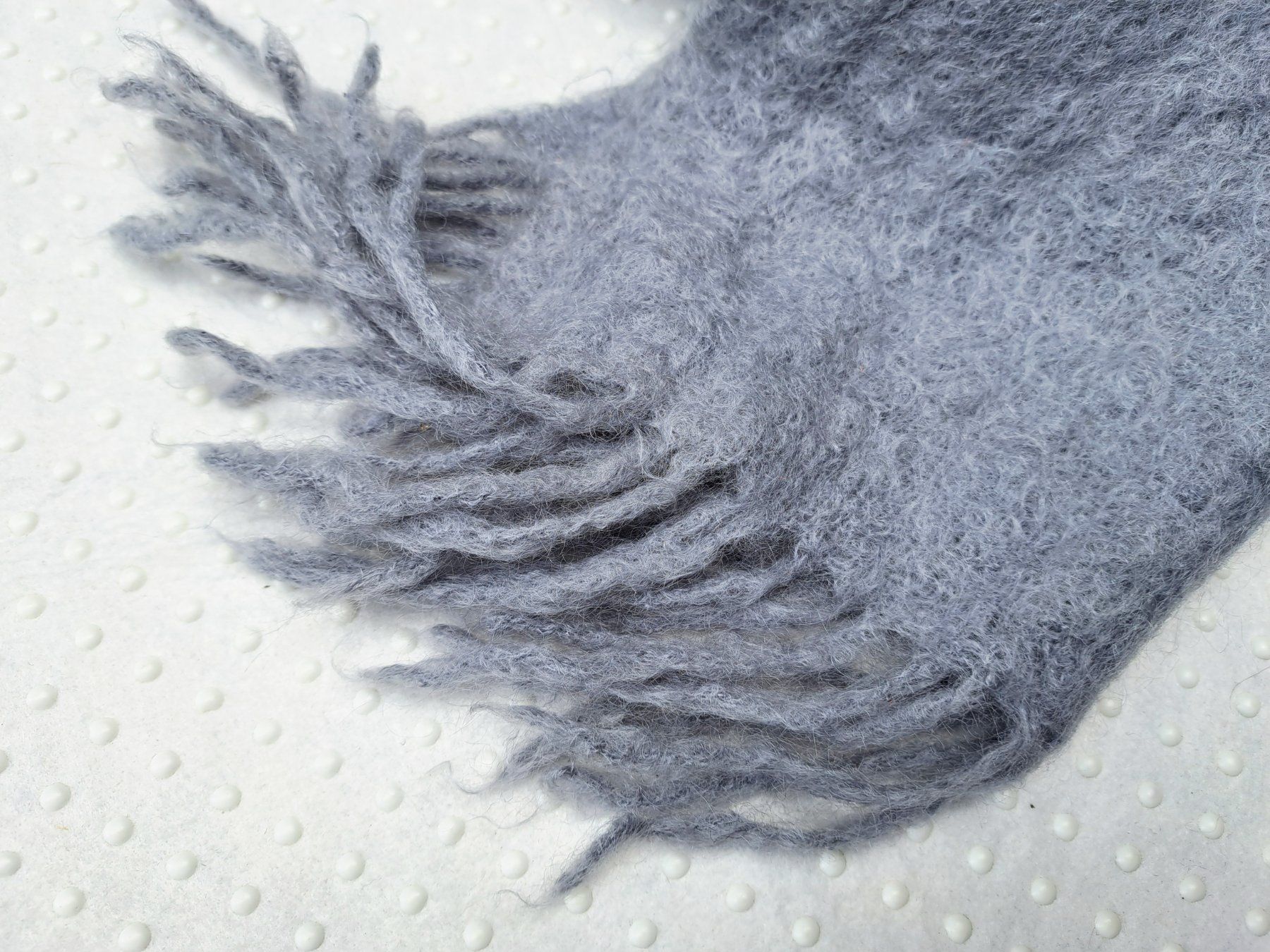 Foulard & Sciarpe: Warmer Winter Schal 100% Mohair Grau – Usato da Gysenstein venduto da joshuas81 1
