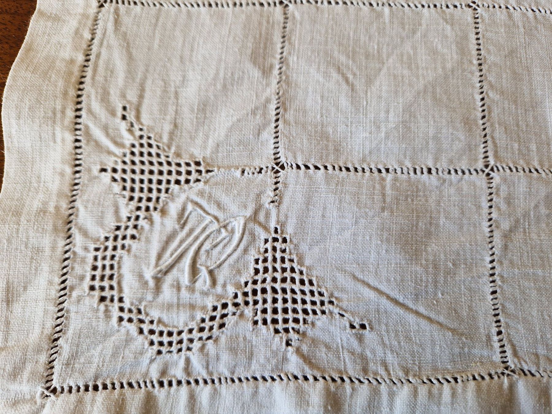 Biancheria da letto: 7 Leinen Servietten weiss mit Monogramm – Usato da Bern venduto da Antikbatik 6