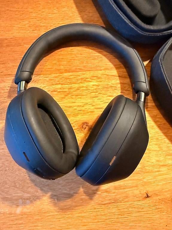 Cuffie: Sony WH-1000XM5 avec housse – Usato da Delémont venduto da alex2502