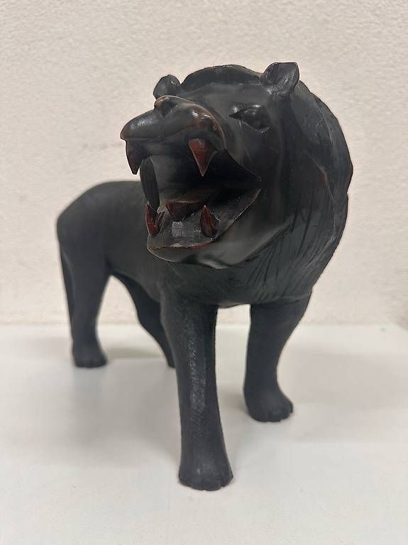 Figuren: Vintage Löwenfigur handgeschnitzt aus Hartholz – Gebraucht aus Obernau von Arche_Noah_Brocki 7