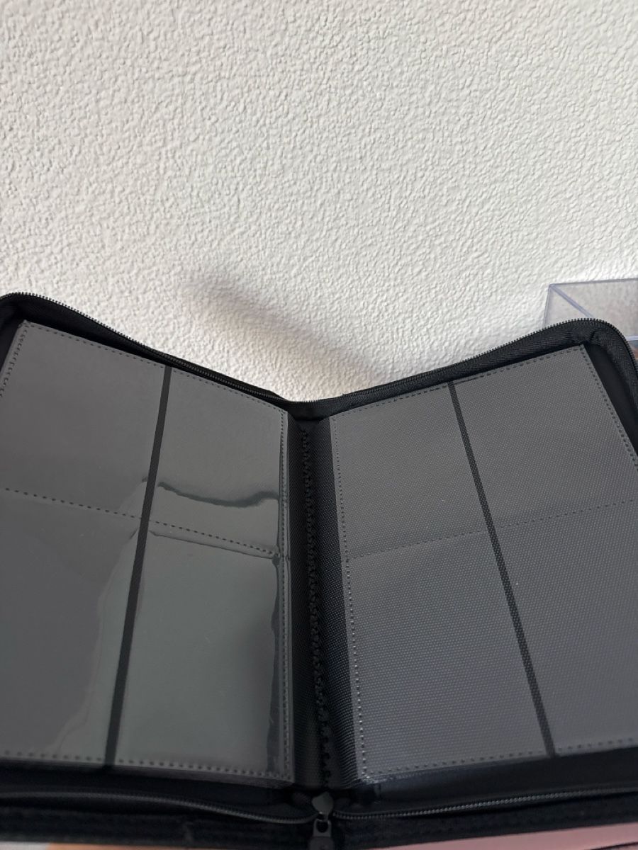 Ordner: 🖤Ultimate Guard - 4 Pocket Binder🖤 – Gebraucht aus Rümlang von Roomiinaa 1