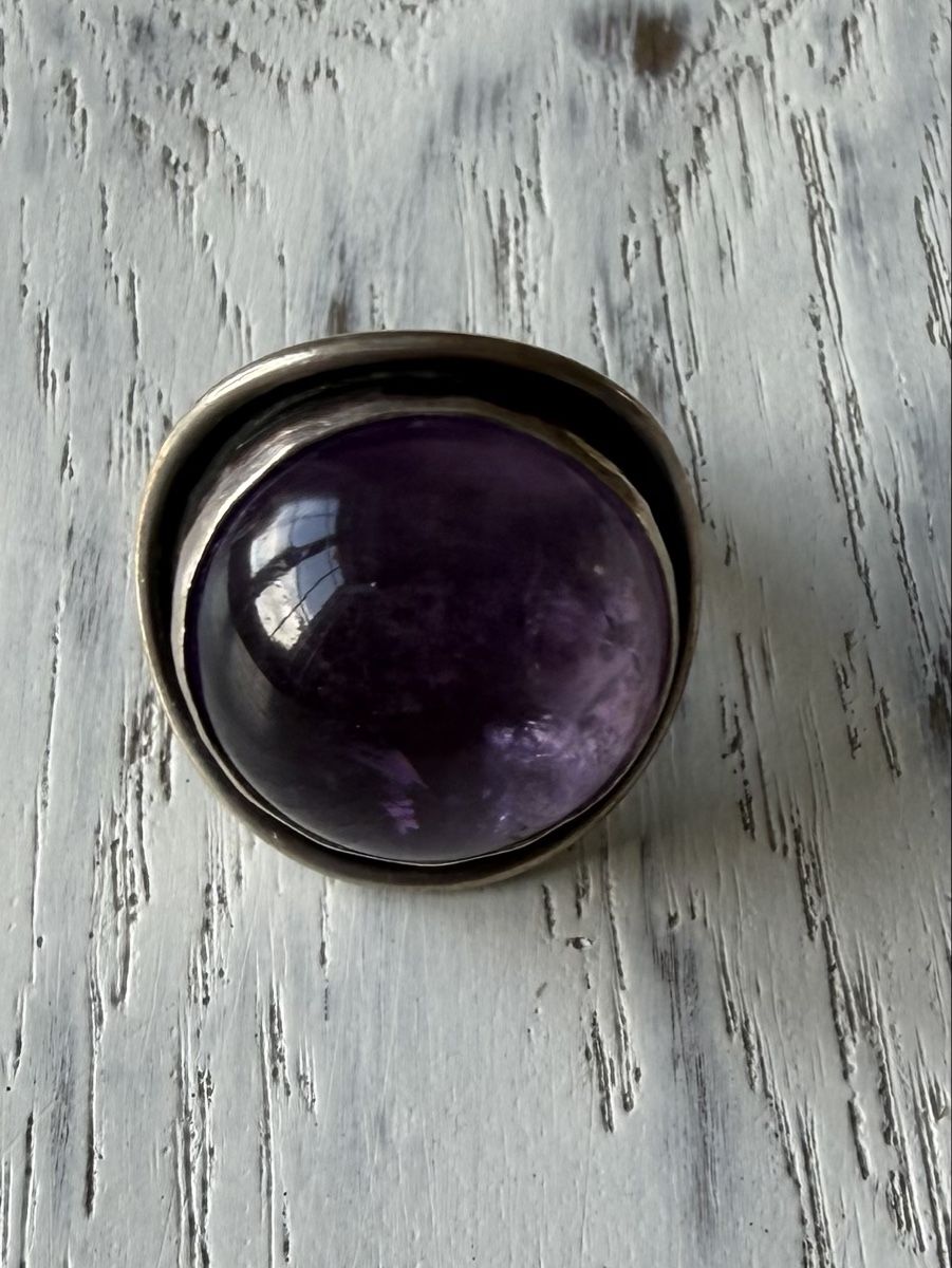 Bagues: Silberring mit violettem Stein oder Glas – D'occasion à Schönenbuch par Wenscles