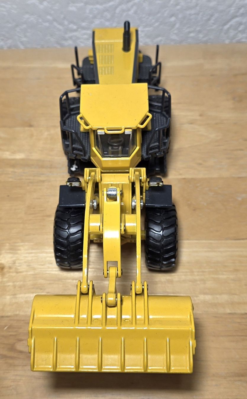Komatsu Kit di modellismo & Modellini statici: Komatsu WA600 Radlader, Siku Modell – Usato da Männedorf venduto da Modellbau-wyss