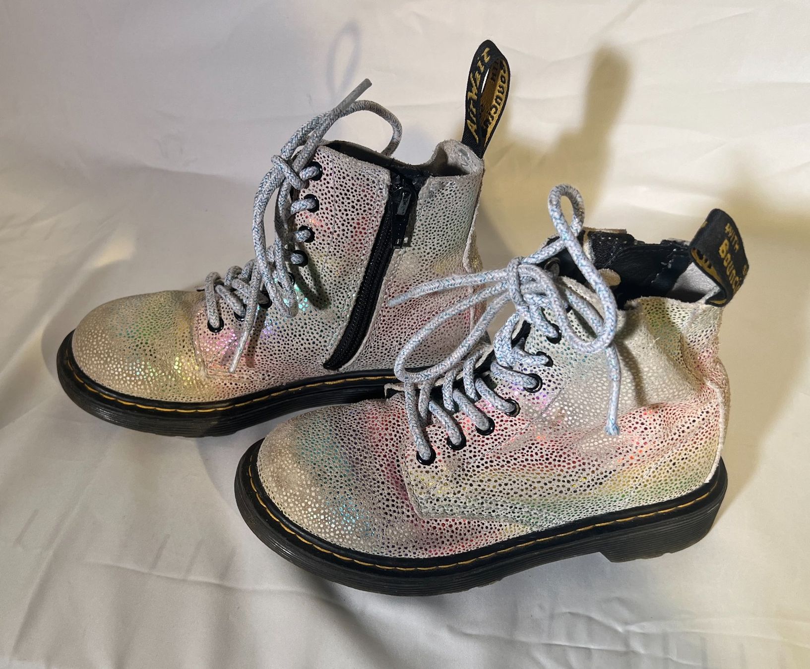 Dr. Martens Schuhe für Mädchen: Doc Martens Rainbow Gr. 29 – Gebraucht aus Zürich von Drahtzug 2