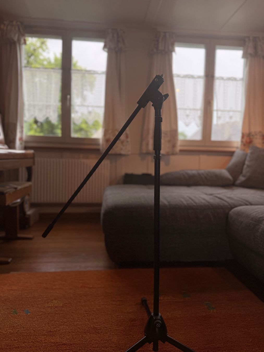 Instrumenten-& Notenständer: Mikrofon Stativ – Gebraucht aus St. Margarethen TG von Bsebi 1