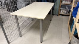 IKEA Schreibtisch 140x80 cm mit Metallbeinen