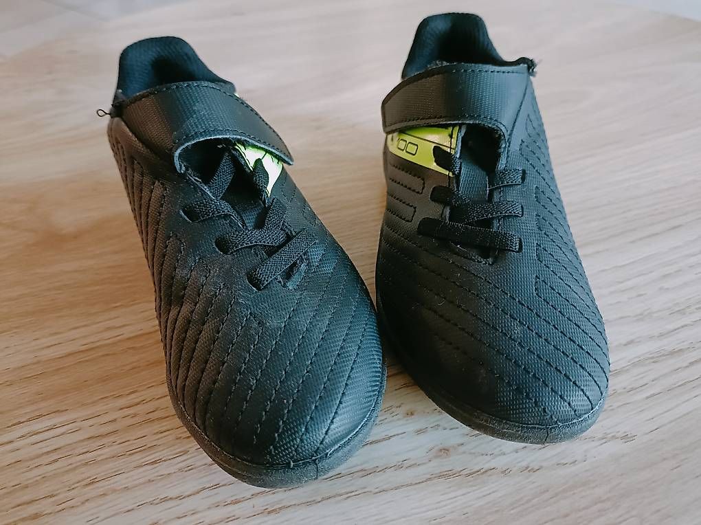 Schuhe für Jungen: Chaussures de foot enfant  Taille 28 – Gebraucht aus La Roche FR von zan_29yx 1