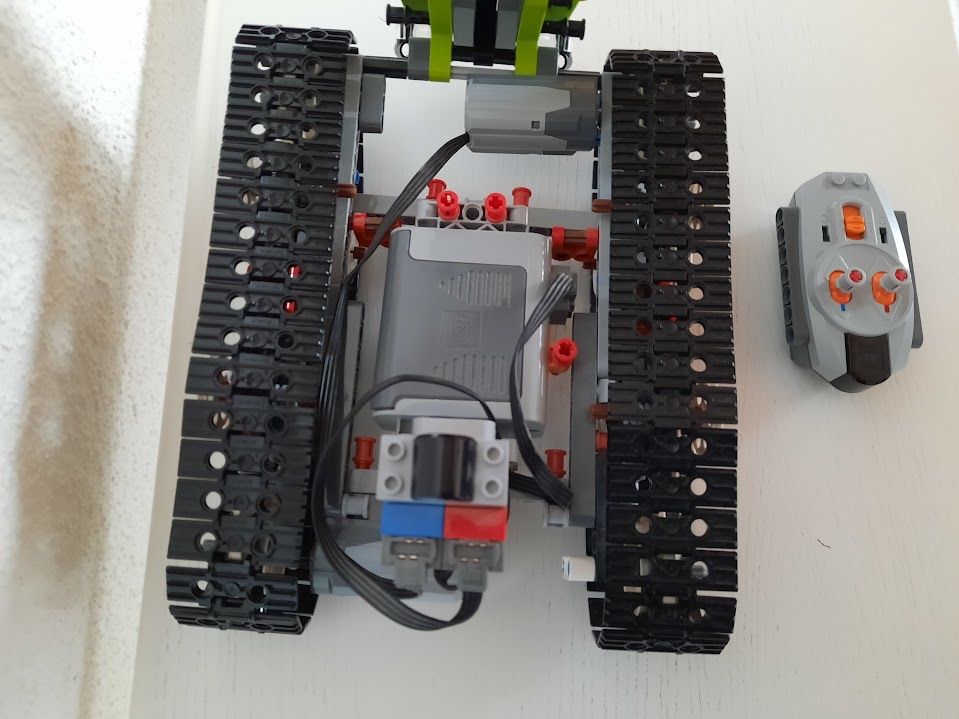 Lego Spielzeuge: LEGO TECHNIK 42065 RC TRACKED RACER – Gebraucht aus Langendorf von Paho6 5