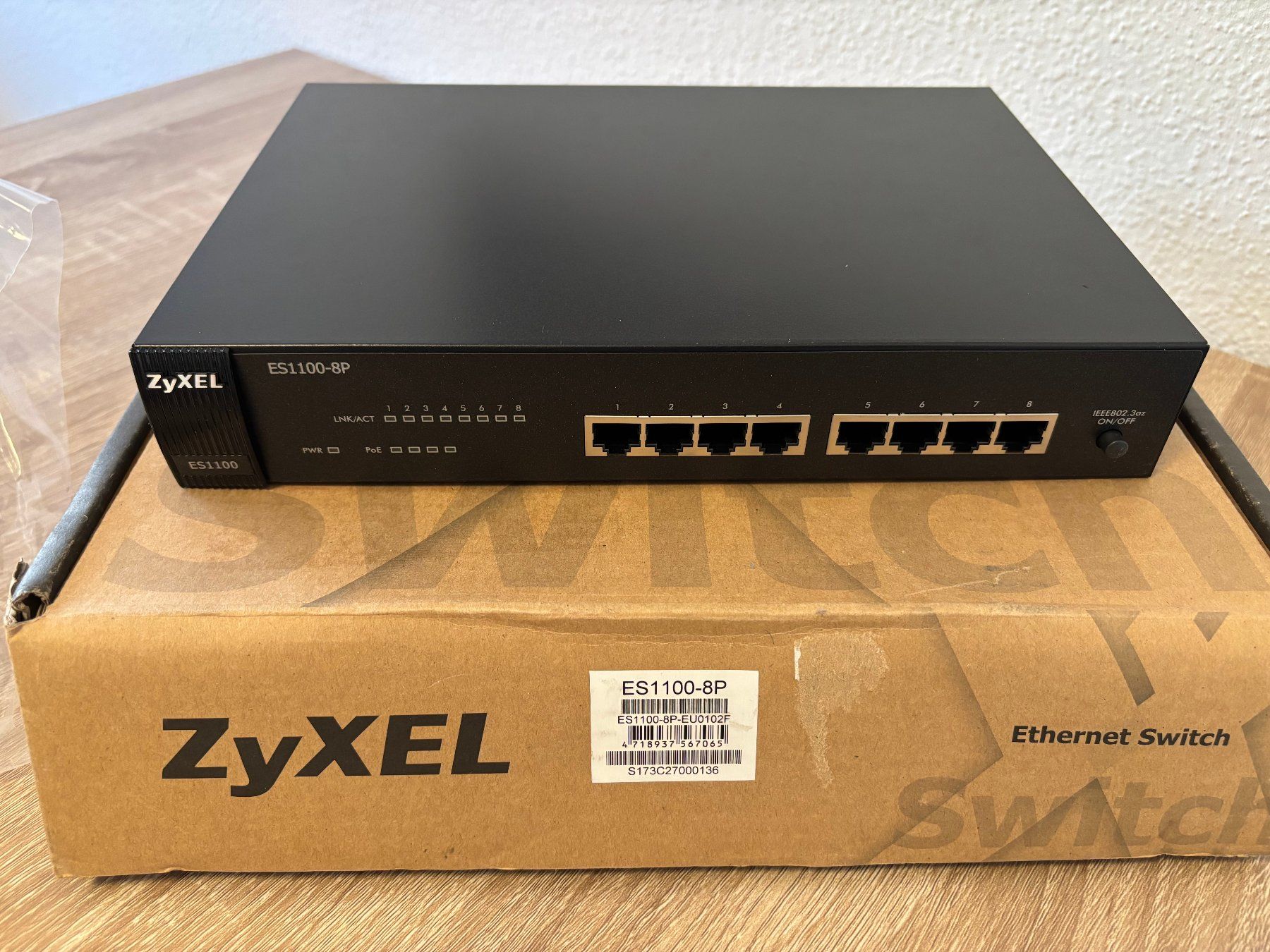 Zyxel Hub & Switch: Ethernet Switch Zyxel ES1100-8P – Nuovo e nell'imballaggio originale da Gordola venduto da ncr_2ggh 2