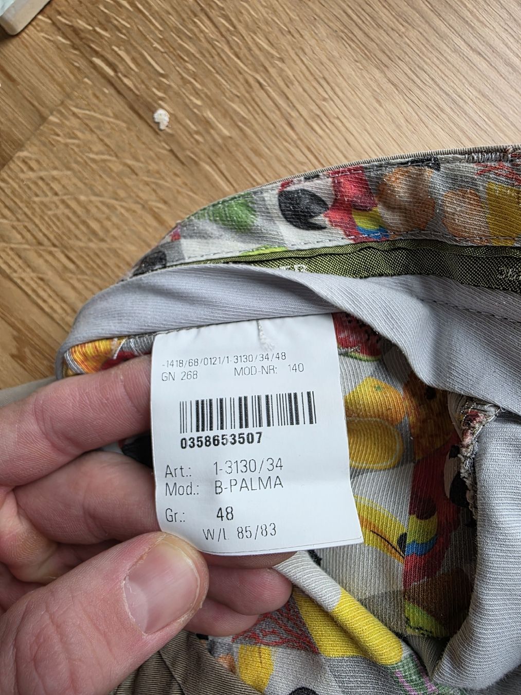 Pantaloni: Graue Shorts M – Usato da Zürich venduto da ceviname 3