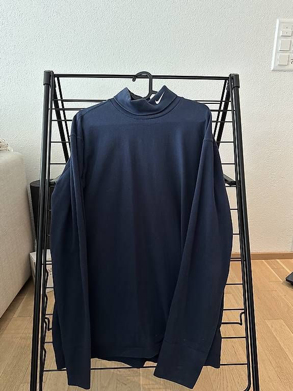 Nike Pulls & Sweat-shirts: Nike Rollkragen Swoosh – D'occasion à Roggwil BE par alsndros