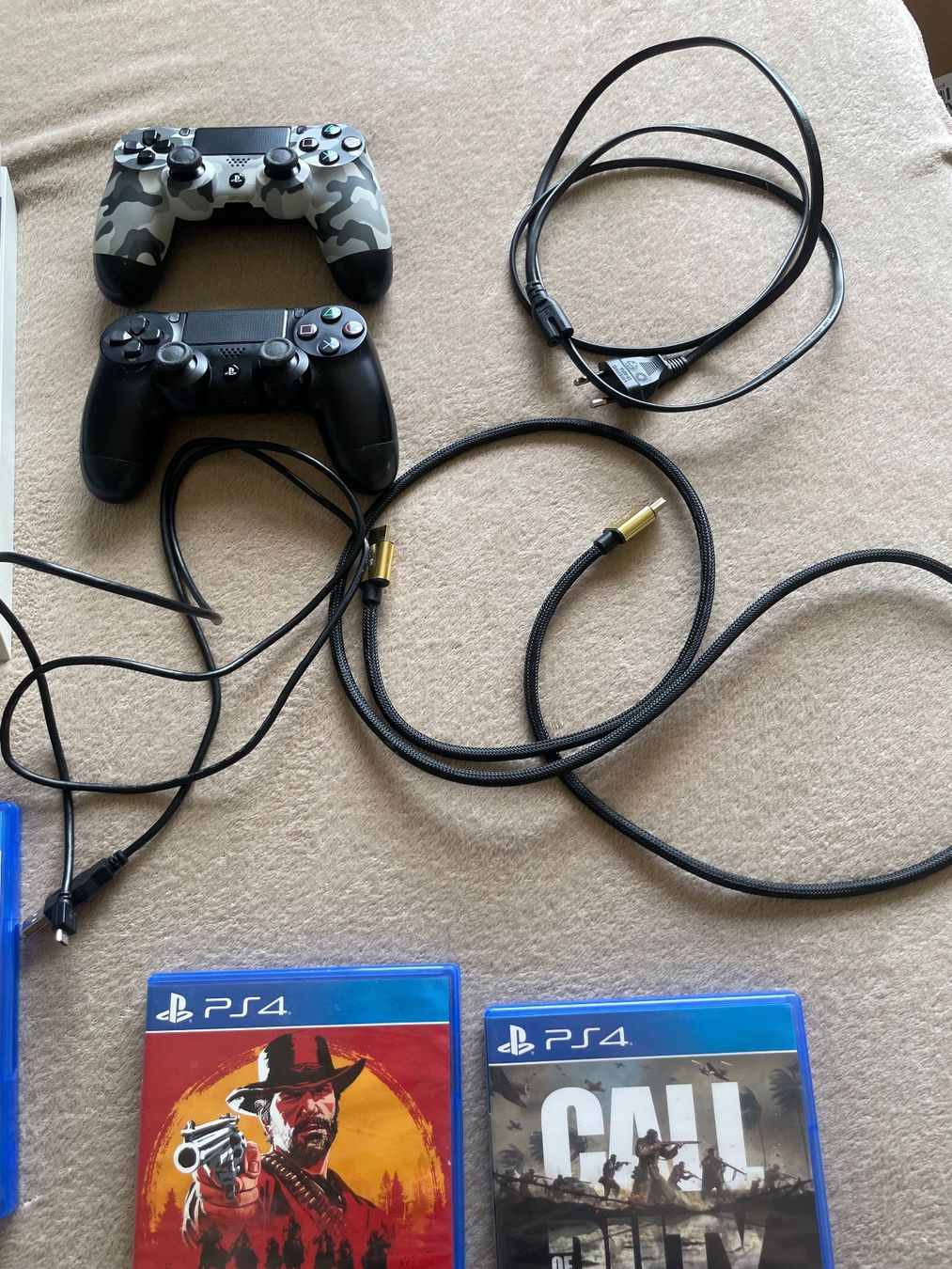 Sony Consoles: Sony PlayStation 4 Destiny Edition + 2 Controller & 4 Spiele – D'occasion à Niederwangen BE par m_s13 1