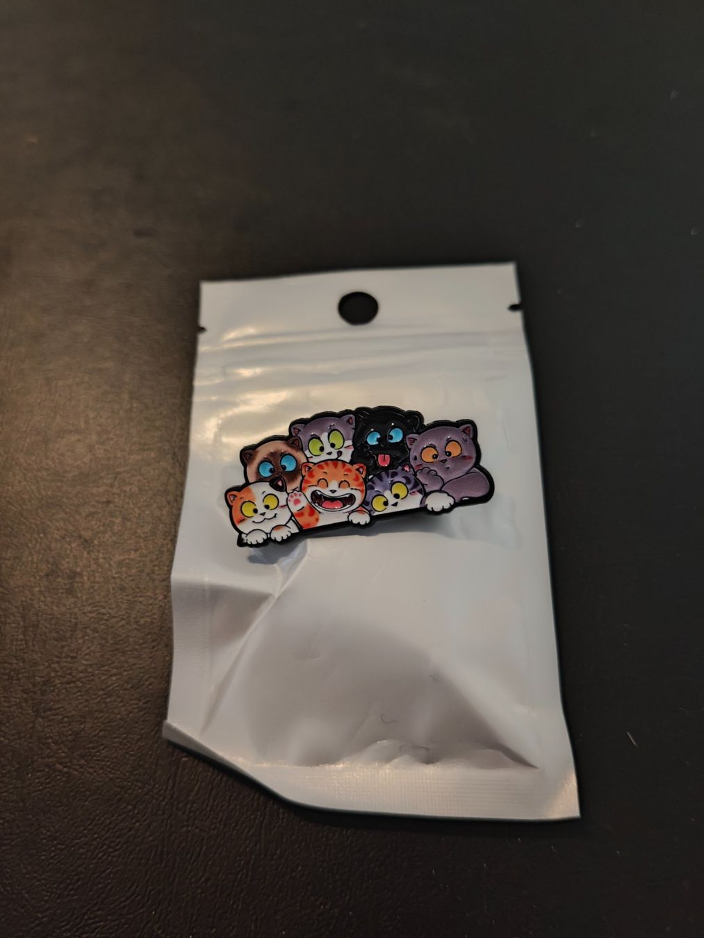 Spille & Fermagli: Katze / Cat / Chat / Gatto Pin – Nuovo e nell'imballaggio originale da Vaglio venduto da Dabia
