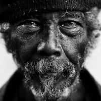 2 photographies de Lee Jeffries - portraits noir blanc