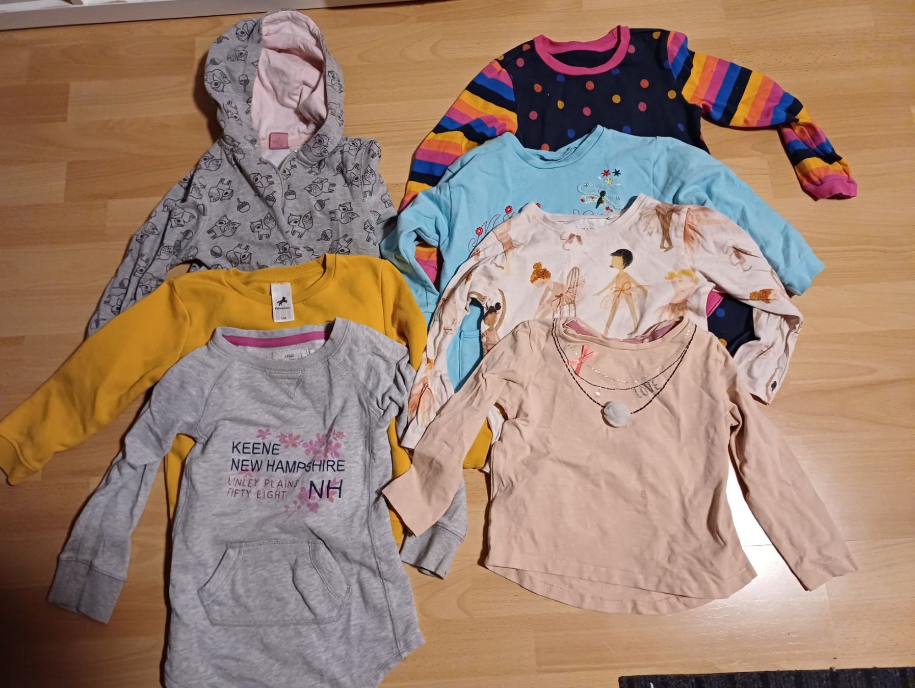 Lotti & Set di vestiti: Grosses Kleiderpacked Mädchen Gr.104 – Usato da Jenaz venduto da nad_m5h6 4