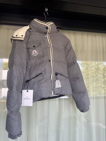 Moncler Daunenjacke grau mit Kapuze
