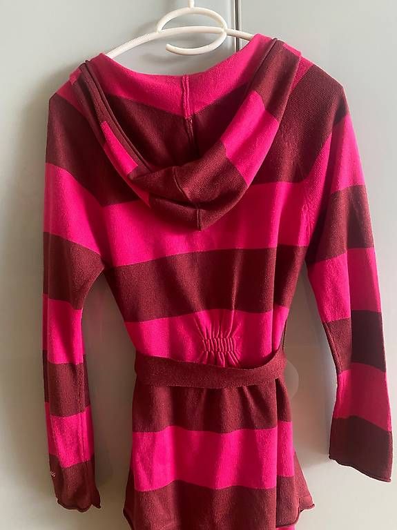 Giacche: Guess Strickjacke mit Kapuze – Usato da Langnau am Albis venduto da Monikacv16 3