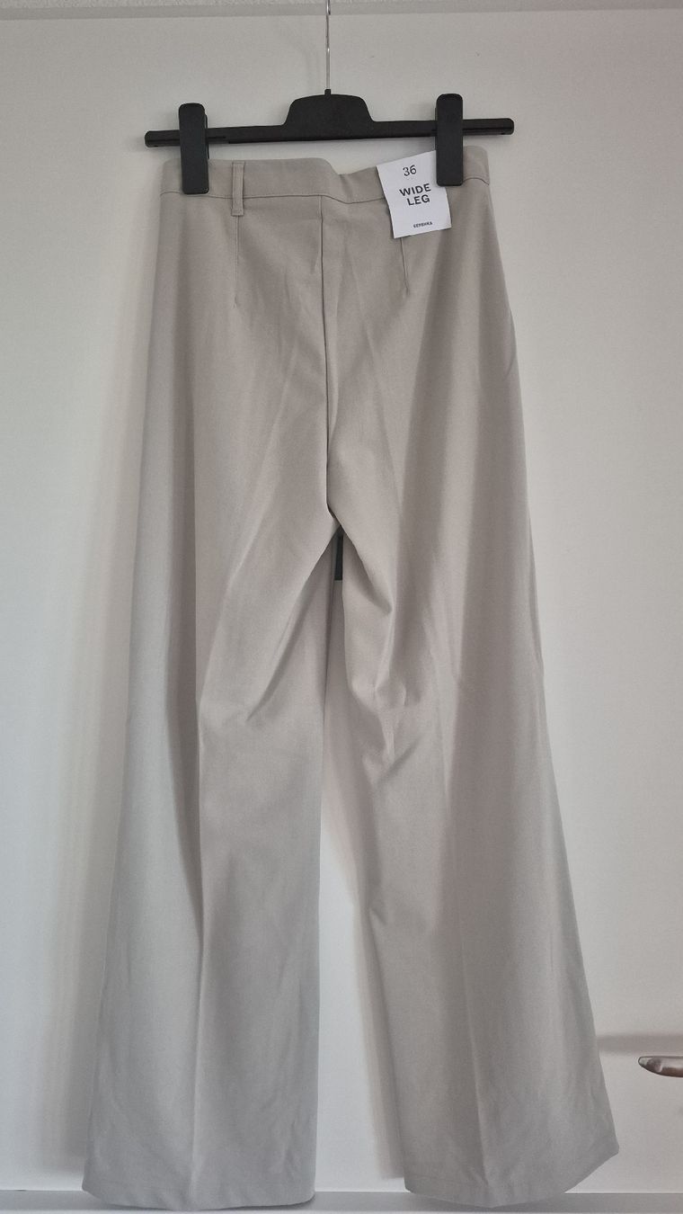 Bershka Pantaloni: Pantalon neuf wide leg – Nuovo e nell'imballaggio originale da Villars-sur-Glâne venduto da ninisabri 1