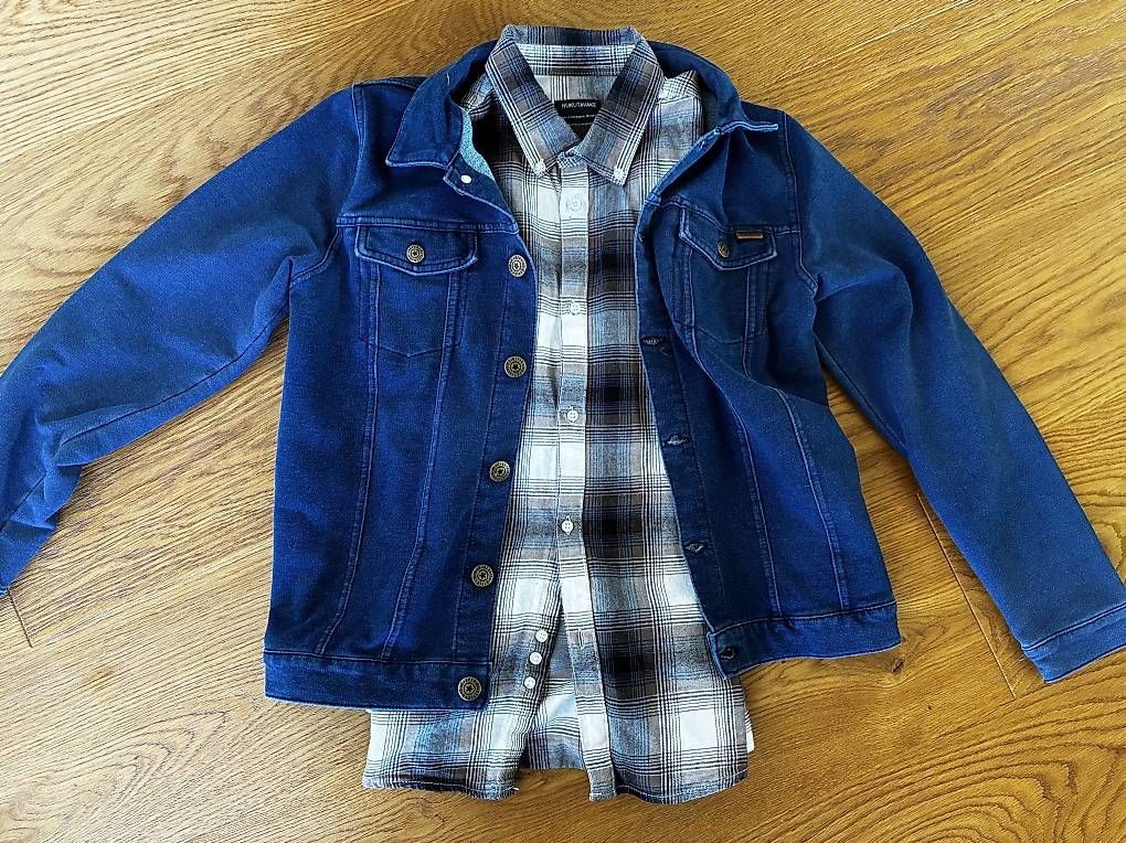 Lotti & Set di vestiti: 2x Hemd 1x Jeansjacke 140 – Usato da Männedorf venduto da lachen2011 1