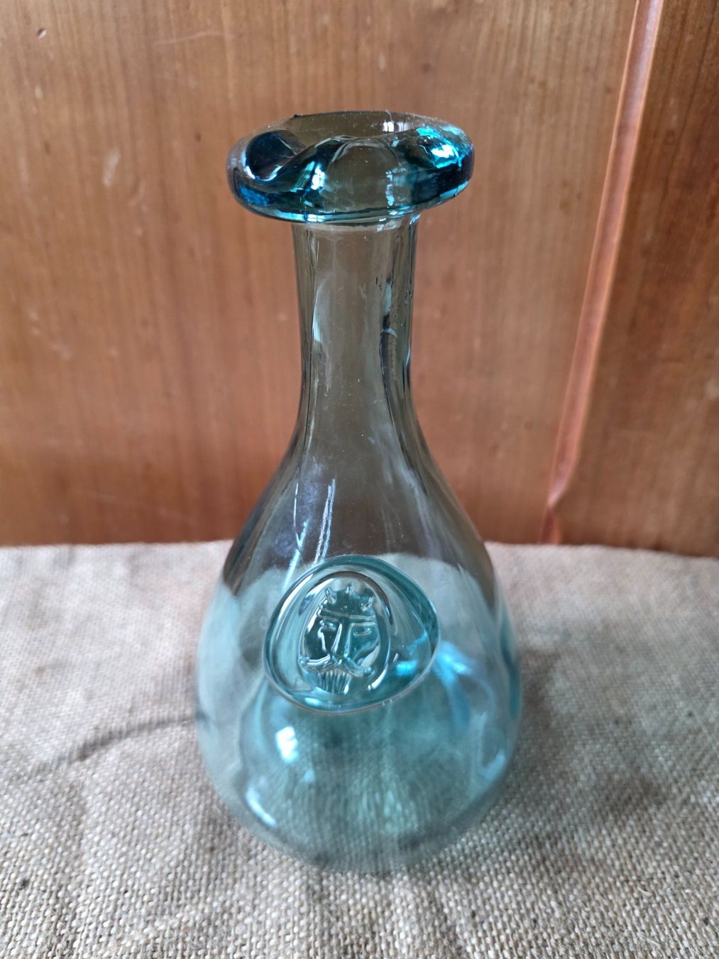 Caraffe: blaue Glas Flasche Karaffe mit Ausschank Rille – Usato da Walterswil BE venduto da Lonitti 1