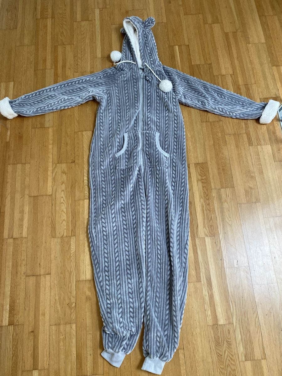 Tute: Onesie / Jumpsuit – Usato da Luzern venduto da oli_6x2r
