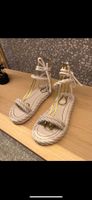 VALENTINO GARAVANI  Sandalen aus geflochtenem Leder weiss