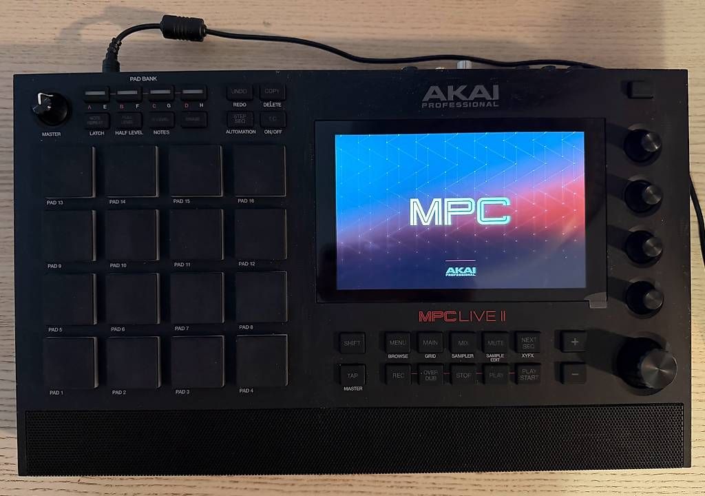 Musikinstrumente: AKAI MPC Live 2 – Gebraucht aus Forch von Ricaplus 1