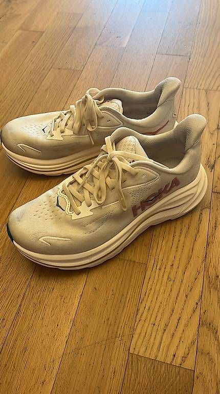 Scarpe da donna: Hoka Damenlaufschuh Gr. 39 – Usato da Solothurn venduto da maevren