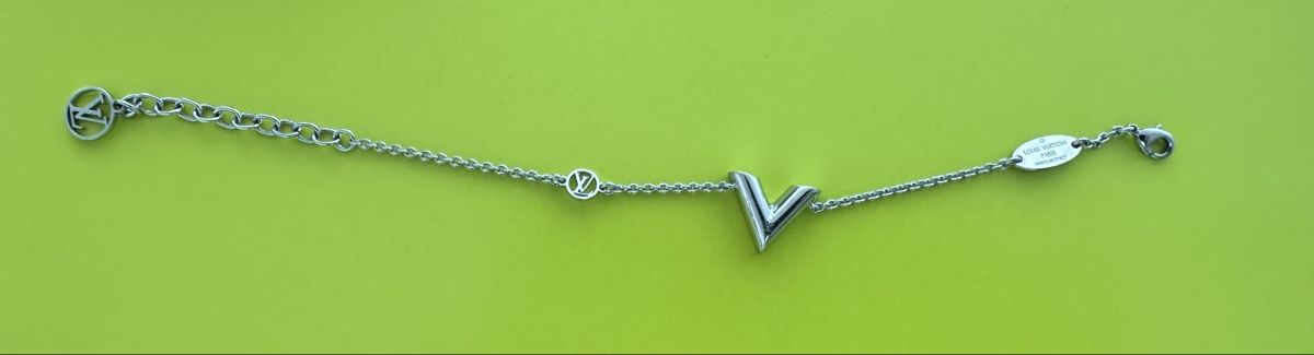 Louis Vuitton Bracciali & Braccialetti: Armband Louis Vuitton Essential V Palladium – Nuovo (secondo la descrizione) da Winterthur venduto da su_4assd 1