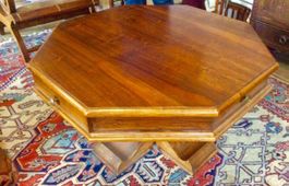 Table de salon hexagonale noyer. Tiroirs