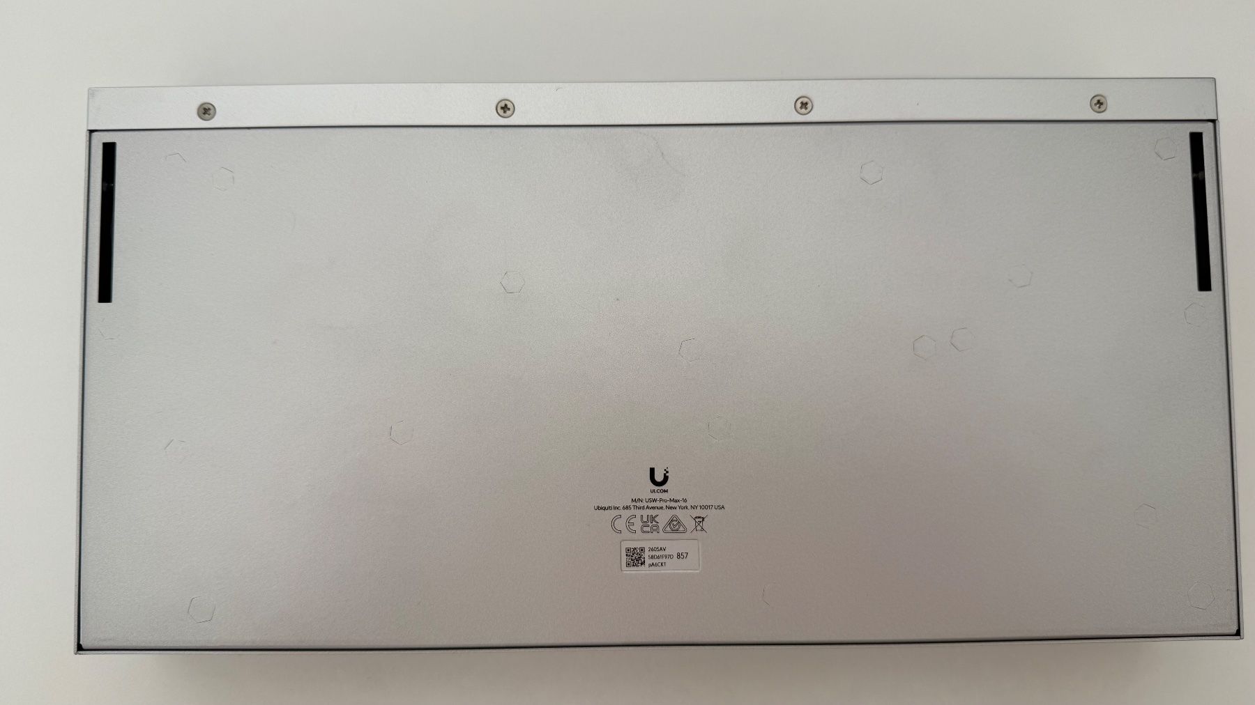 Ubiquiti Hubs & Switches: Ubiquiti Pro Max 16 Managed Switch – Neuf (Voir description) à Urtenen-Schönbühl par erismanno 3